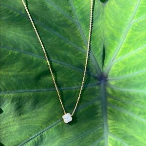 Elegant Gold Necklace with Diamond Pendant